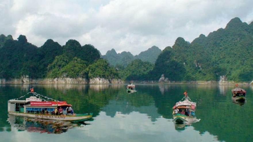 Discovering ‘another Ha Long Bay’ in the midst of jungle